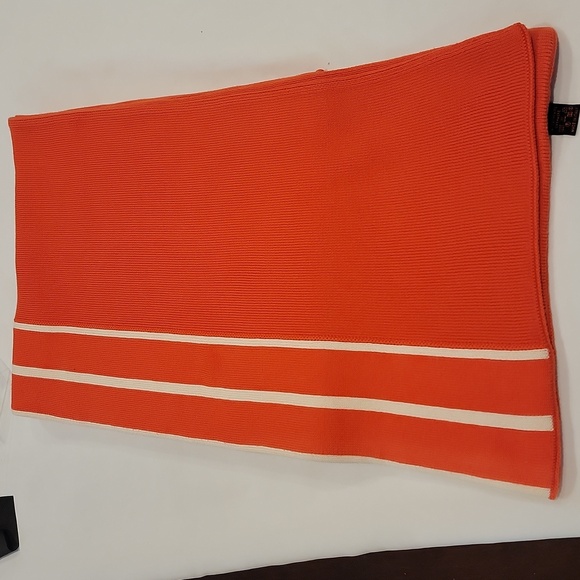 Authentic Louis Vuitton reversible scarf - Picture 7 of 11